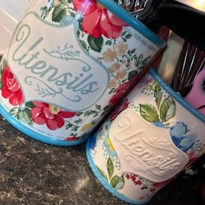 The Pioneer Women utensil jar